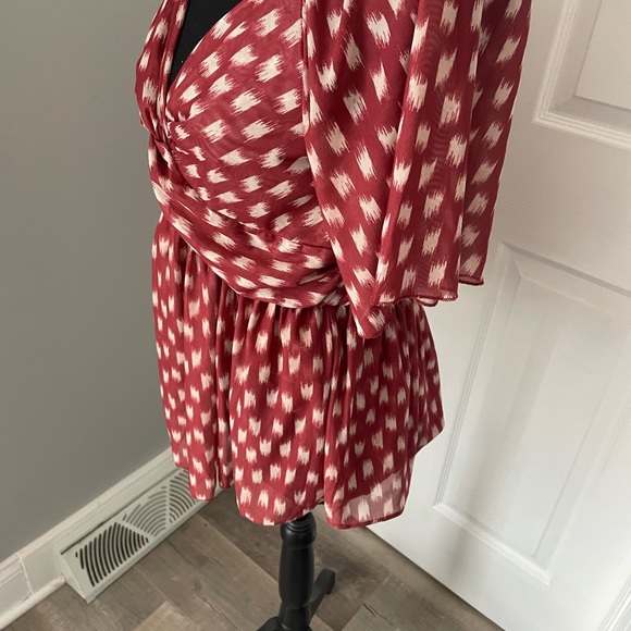 Daytrip rust and white gathered v neck baby doll style chiffon like top in Sz S - Picture 3 of 5